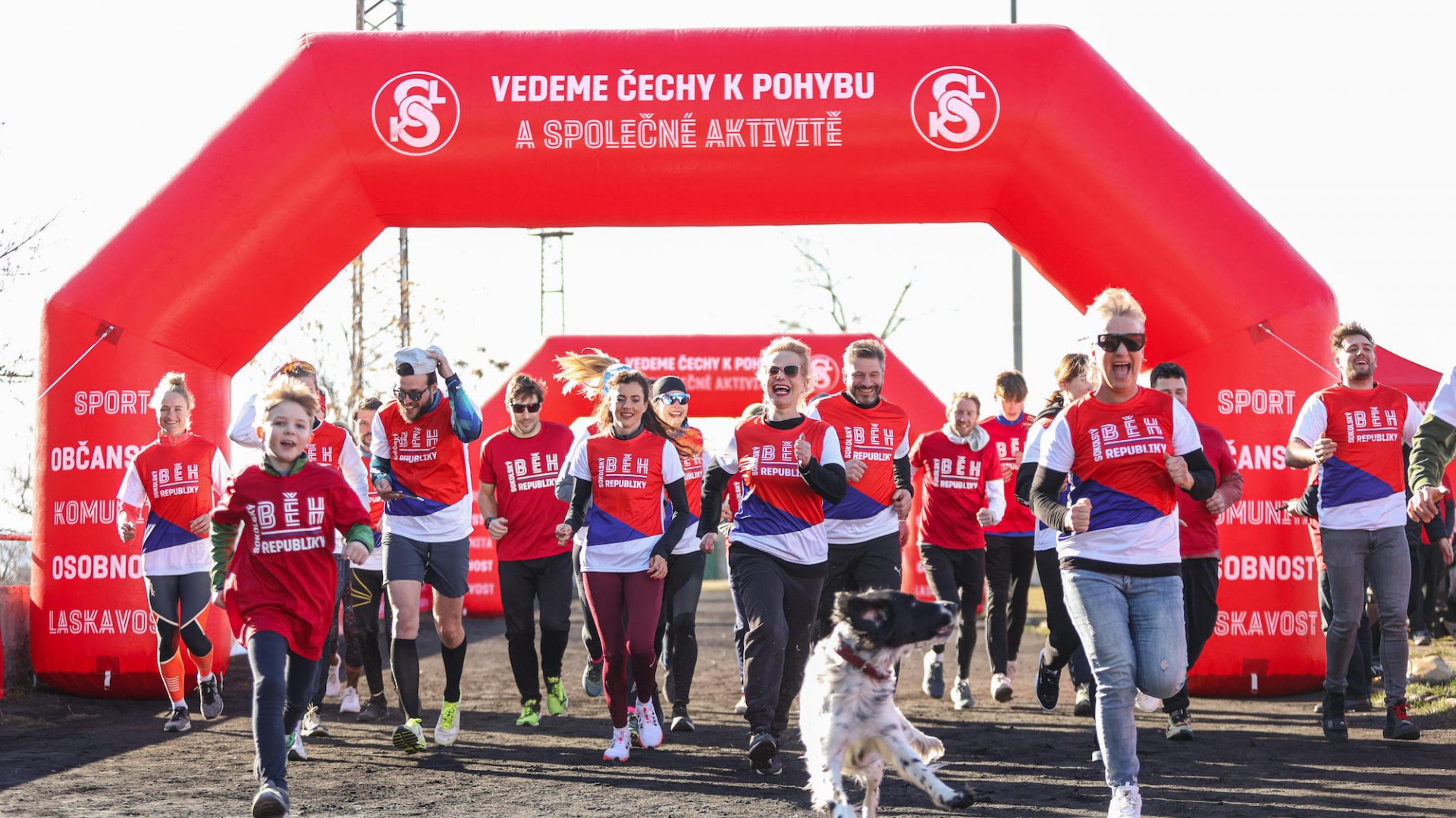 Sokolové a Česko běží pro Ukrajinu. Přidali se herci, zpěváci, běžci i olympionici.